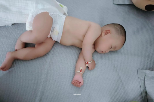 武汉供卵包生男孩宝宝呼吸道感染发烧